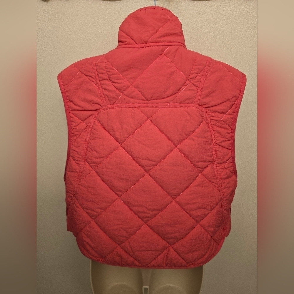 NWT Love Tree Ultra Light Ladies Quilted Pink Vest - Picture 4 of 4